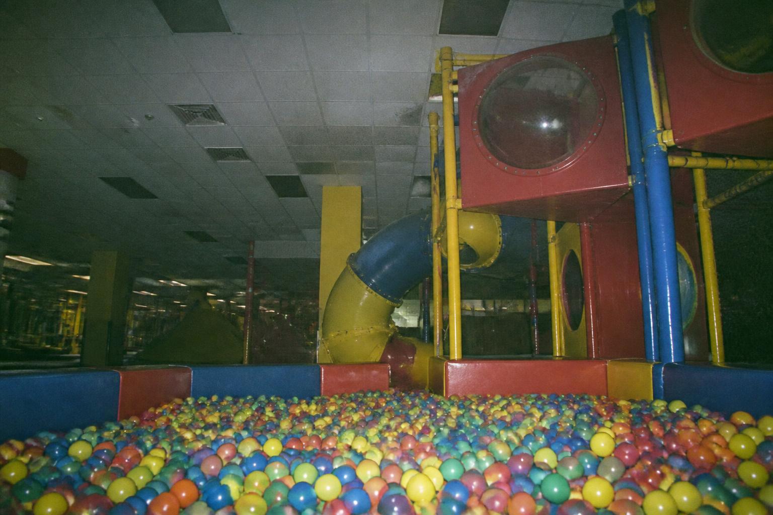 THE INDOOR PLAY PLACE
